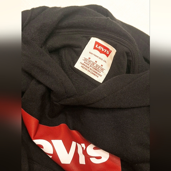 New Levi's Hoodie - Picture 3 of 4